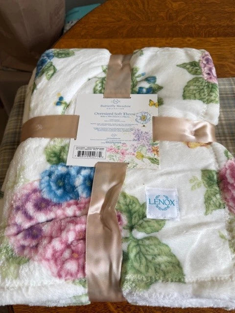 Lenox Butterfly Meadow Hydrangea Oversized Throw 60" X 70" New w/ Tags  SOFT Hydrangea