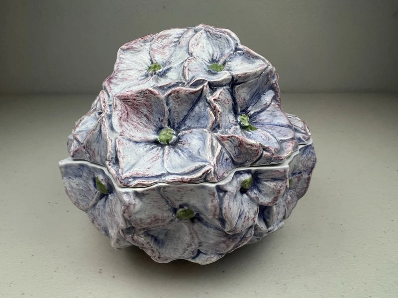 Vietri Italy Pink and Lavender Lidded Hydrangea Flower Trinket Box Hydrangea