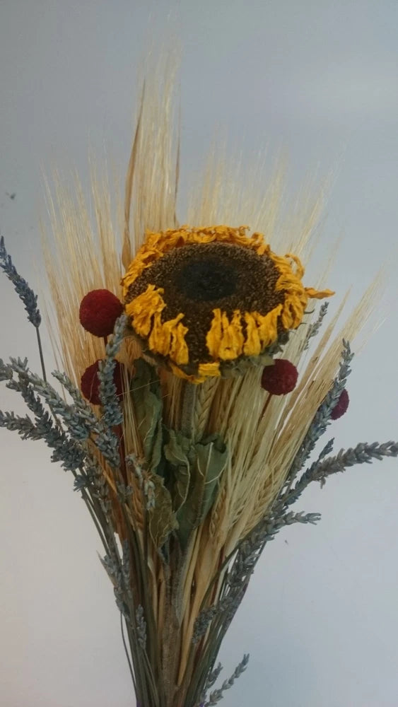 Dried flower mixed bundle with sunflower heads and wheat stems