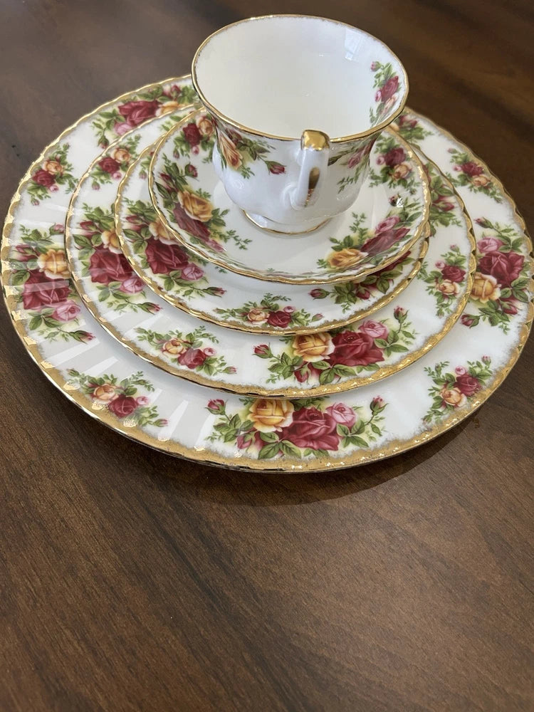 Royal Albert Old Country Rose 5-piece tea set with rose floral pattern and gold trim
