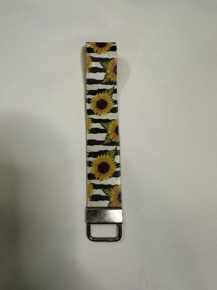Sunflower-pattern wristlet keychain strap with metal buckle