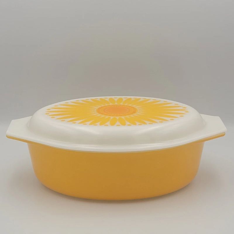 RARE 2 1/2 Qt PYREX Sunflower Oval  Ovenware Casserole With Lid #045 MCM Sunflower