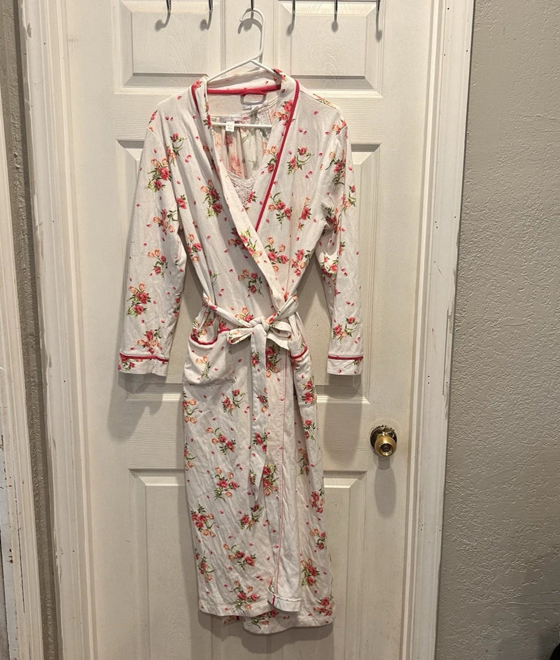 Women's floral robe with tie belt, V-neck, long sleeves, light background with red pink prints