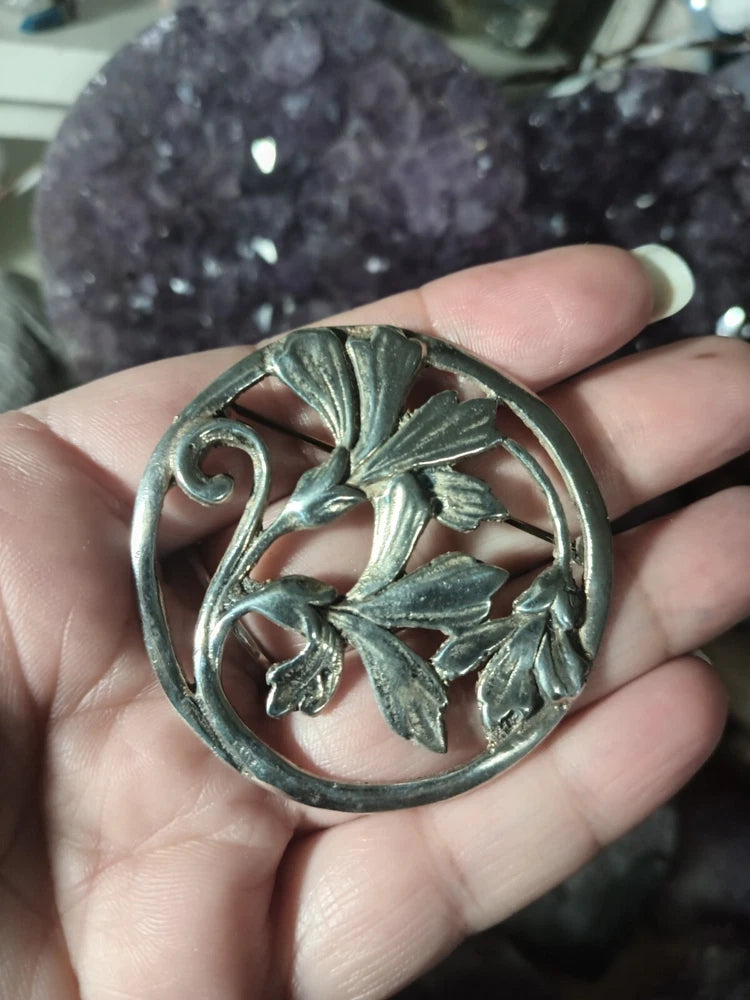 Antique sterling silver flower brooch with round floral leaf design
