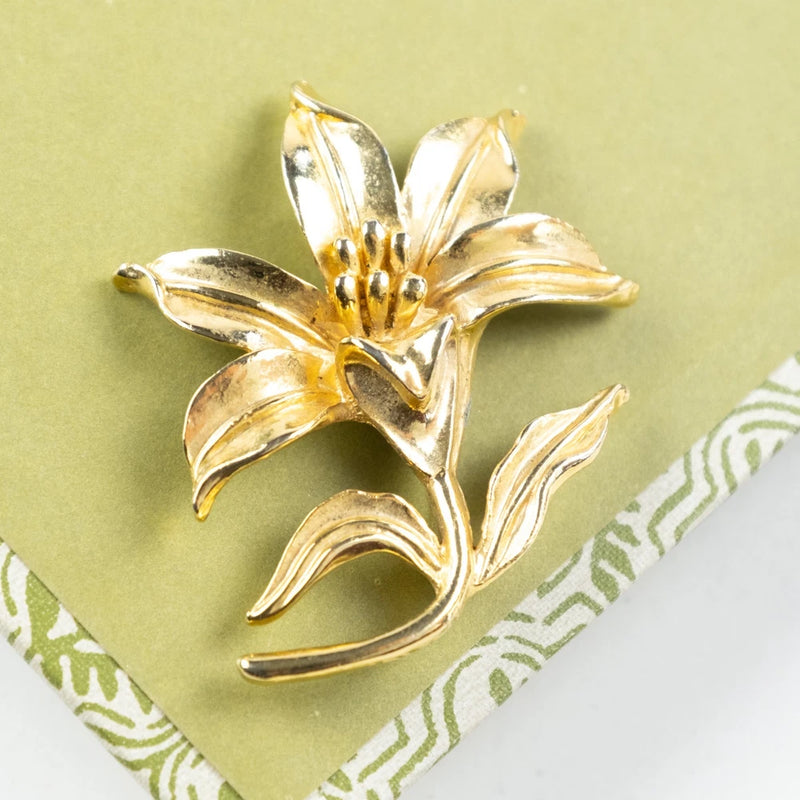 Vintage Gold Tone Metal Flower Amaryllis or Lily 2" Scarf Brooch Pin Lily