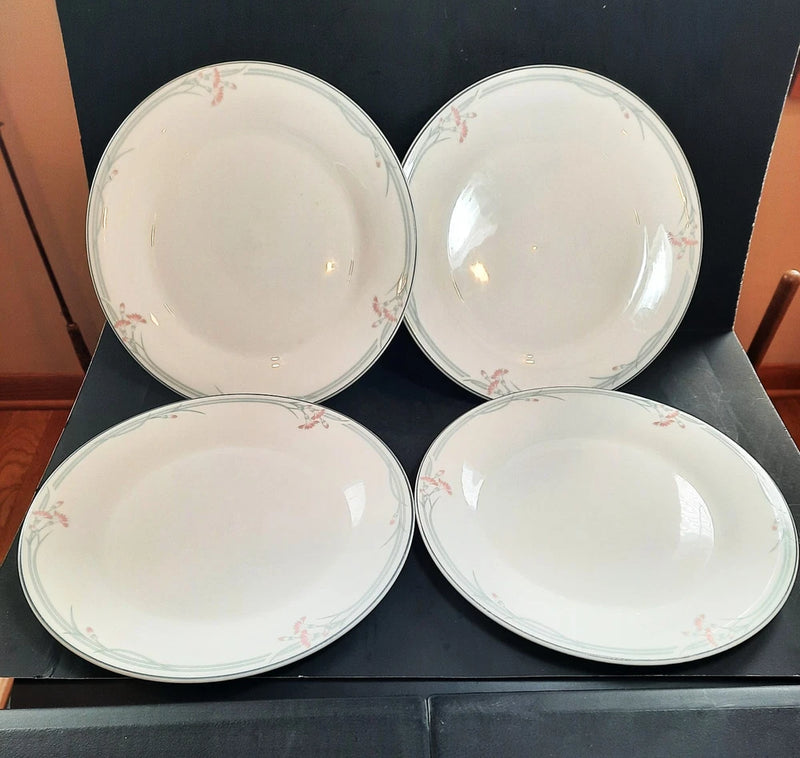 (4) Vintage Royal Doulton CARNATION England Made 10Ó Dinner Plates Carnation