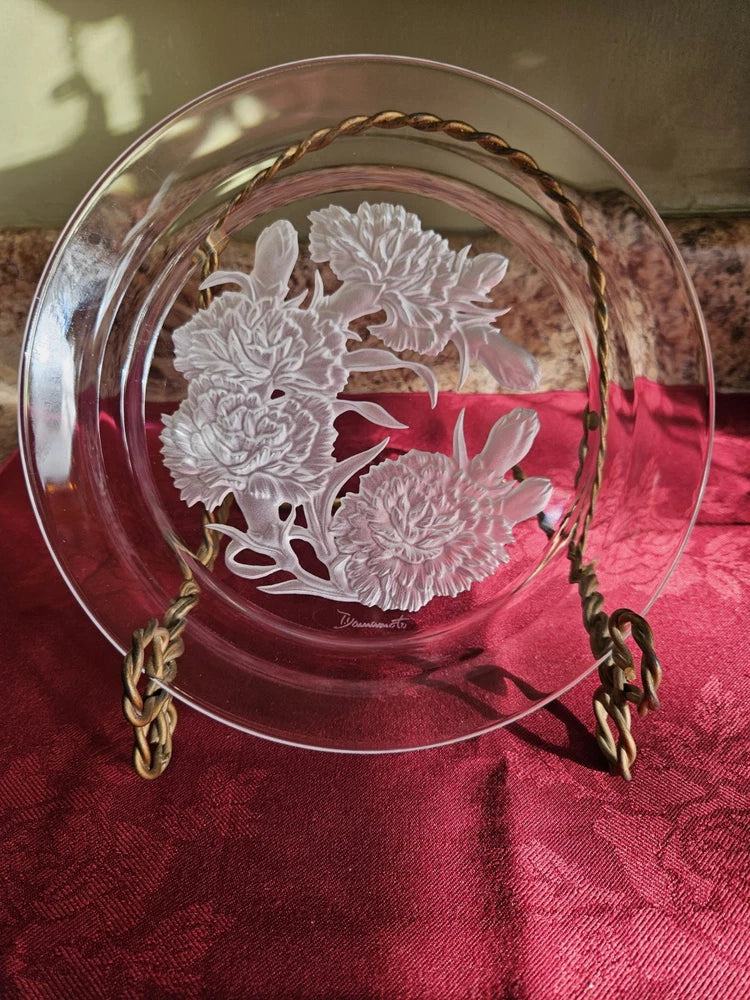 Vintage Hoya Crystal Flower of the Month Carnations Plate/8.25 in/Japan/Yamamoto Carnation