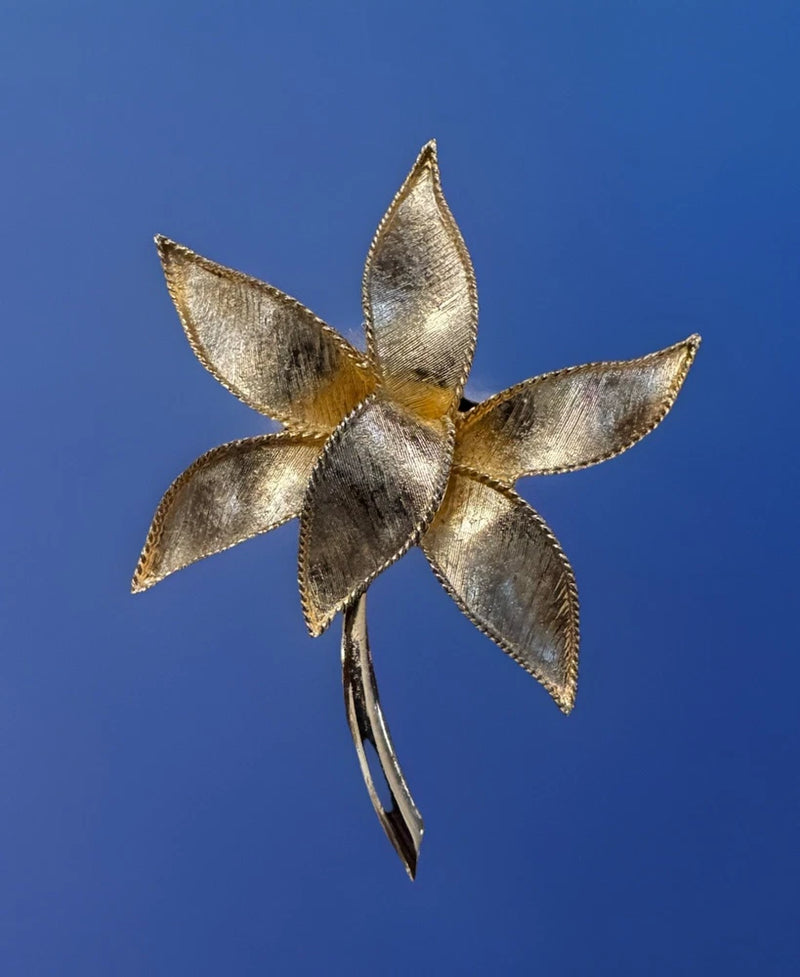 EMMONS 1960s Era Gold Tone Large Lilly Lily Flower Brooch Lily