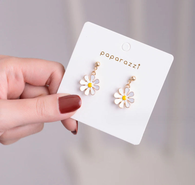 White Flower Lucky Daisy Gold Enamel Stud Dangle Drop Earrings Daisies