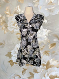SUZIE IN THE CITY Hanky Hem Black Blue HYDRANGEA Floral V-Neck Top Size Small Hydrangea