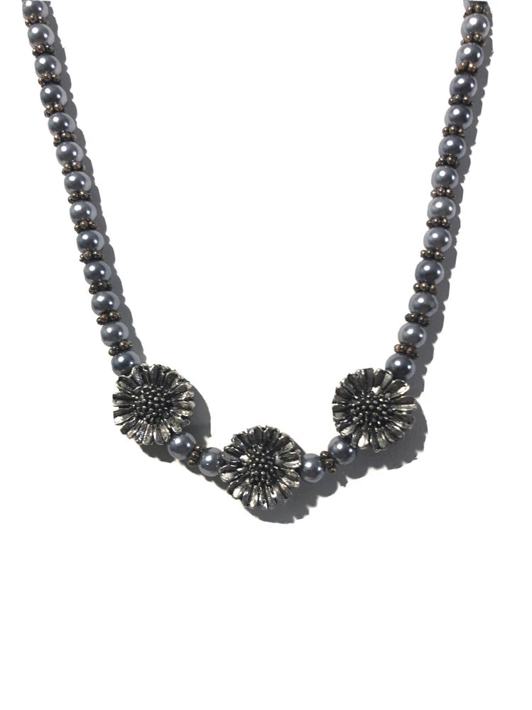 WomenÕs 18Ó Silver Tone Sunflower Pendant Charm Necklace. Sunflower
