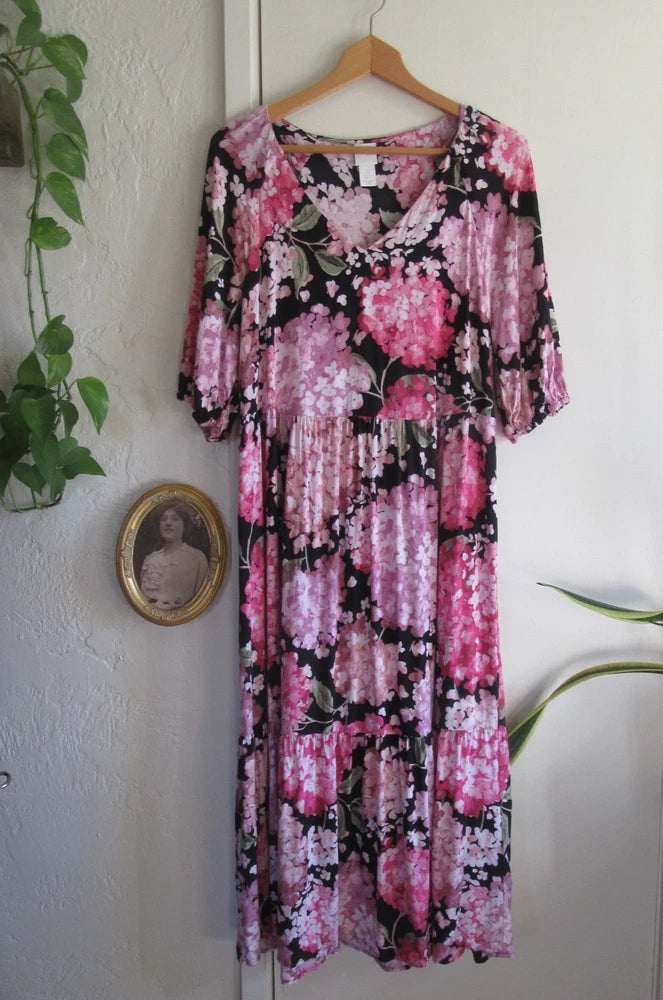 H&M Pink Black Hydrangea Print Maxi Dress Cottage Boho Whimsygoth Rayon, Medium Hydrangea