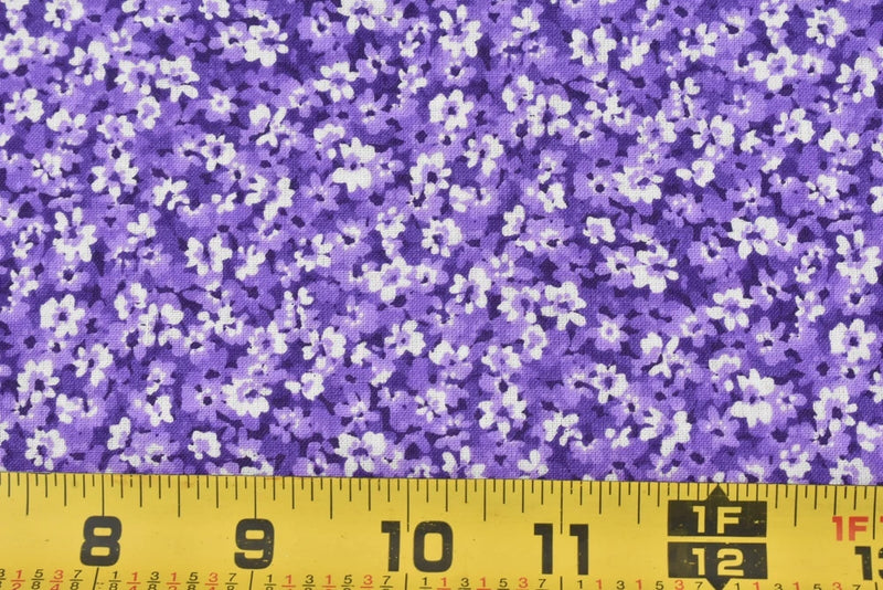 By 1/2 Yd, Vintage, Lavender Purple & White Calico Quilt Cotton,  P9079 Flowering Plants