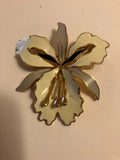 VINTAGE ESTATE WHITE ENAMELED LILY FLOWER BROOCH Lily