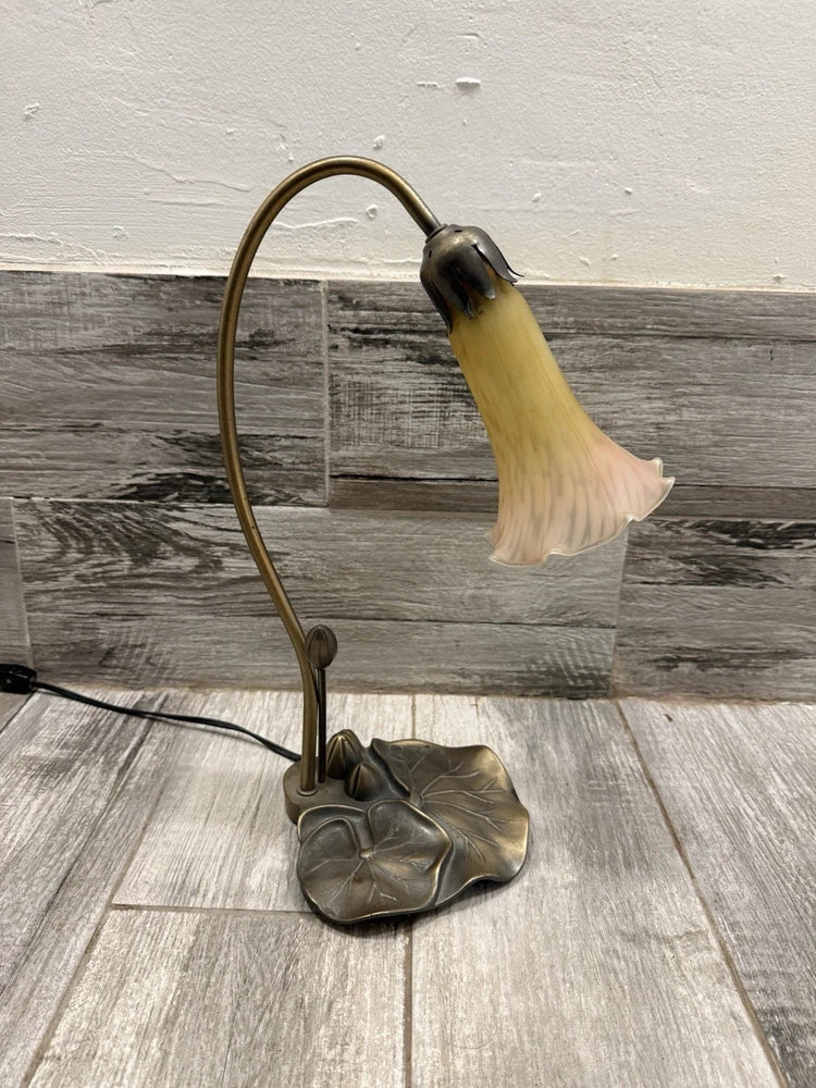 Tiffany-style Lily Pad Table Lamp With Glass Tulip Shade TESTED WORKS Lily