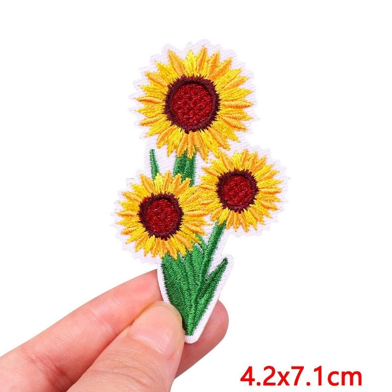 Embroidered sunflower iron-on patch with three yellow blooms, 4.2x7.1 cm