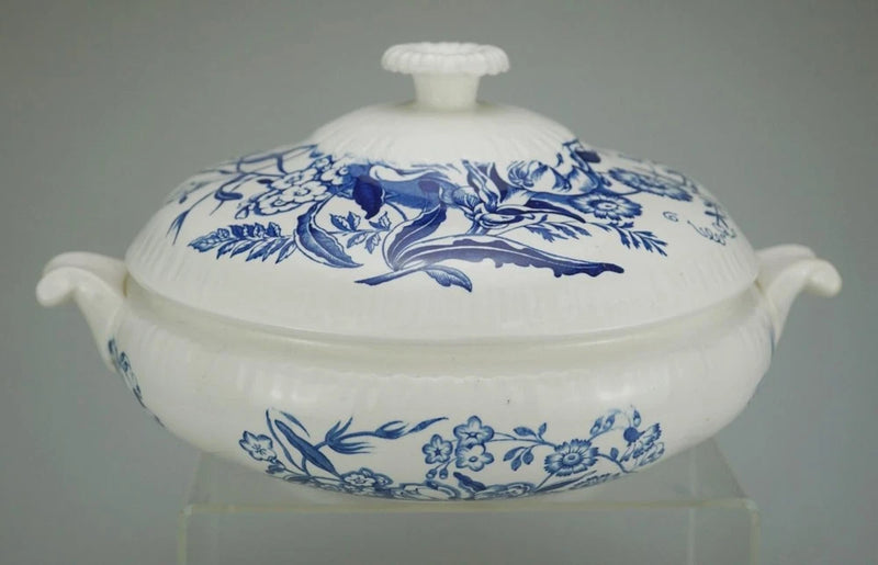Wedgwood Ranunculus Blue Round Covered Vegetable Dish with Two Handles QW11 Ranunculus