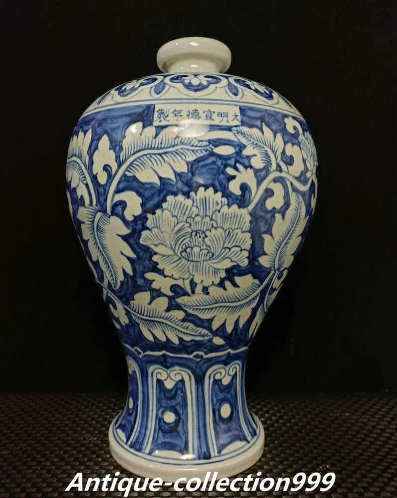 Blue-and-white porcelain bottle vase with peony floral design and rounded lid