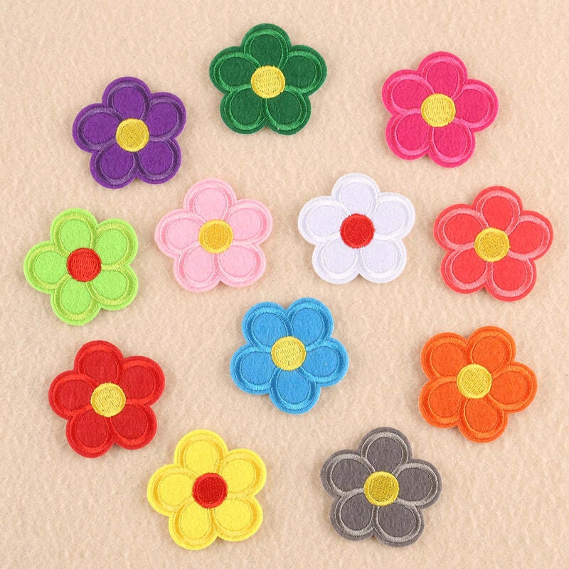 Daisy Applique Patch - Flower, Bloom, Gardening Badge 2329-2340 Daisies