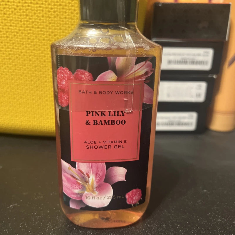 NEW BATH AND BODY WORKS SHOWER GEL 10 FL  PINK LILY BLOOM SEALED Lily