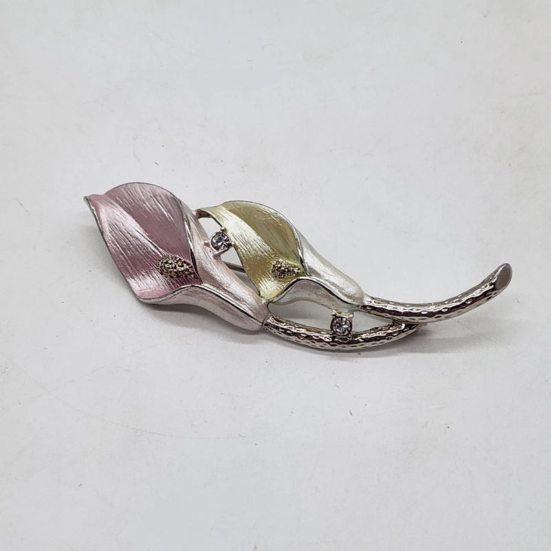 Pink and cream enamel flower rhinestone silvertone brooch with curved leaf design