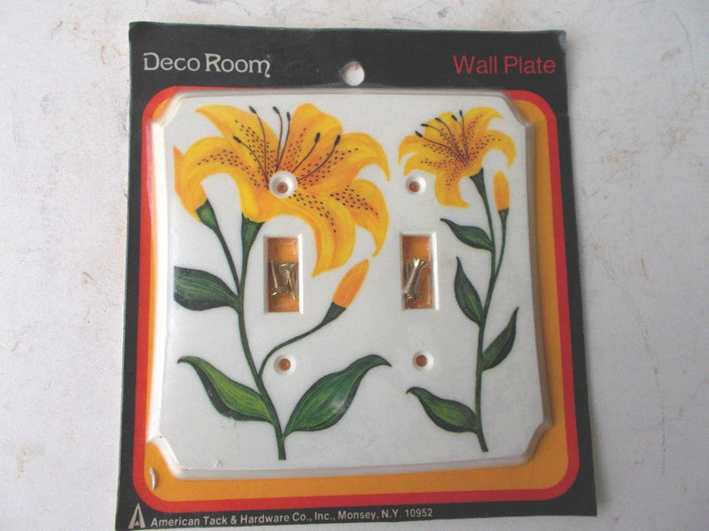 NOS-- Deco Room "LILIES" Flower Plastic 2 switch Outlet Wall Plate! Lily