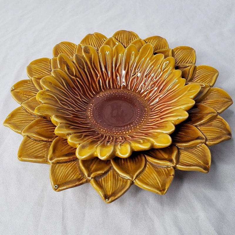 Sunflower-shaped 3D layered decorative plate with golden yellow petals and dark center