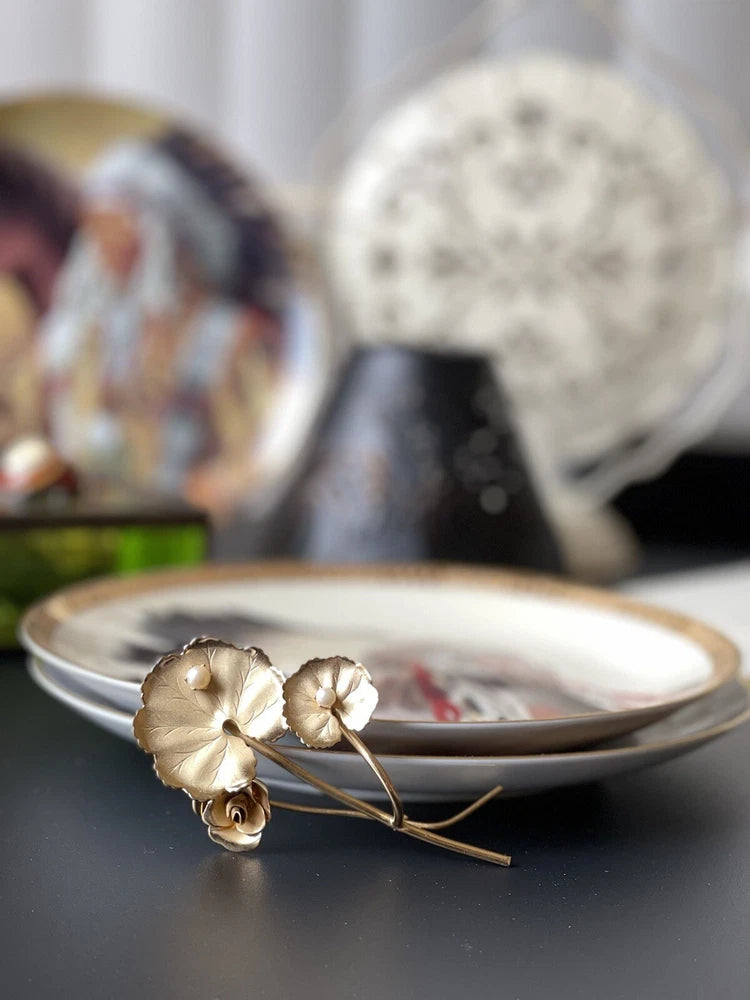 Vintage water lily leaves flower natural pearl elegant brooch Lily