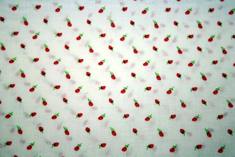 ROSEBUDS IN RED - 100% COTTON FABRIC Flowering Plants