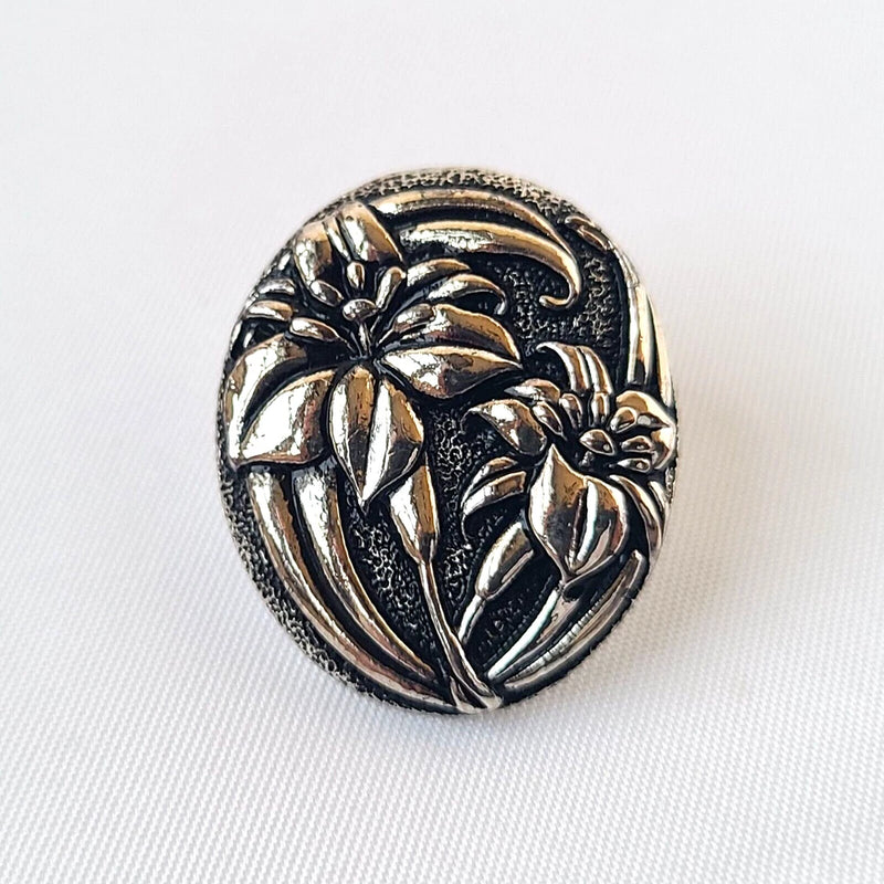Vintage Hallmark Silver Tone Lily Spring Flower 3D Lapel Pin Floral Flower Power Lily