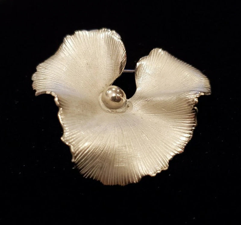 Vintage Giovanni Brushed and Polished Silver Tone Lily Flower Pin Brooch Lily