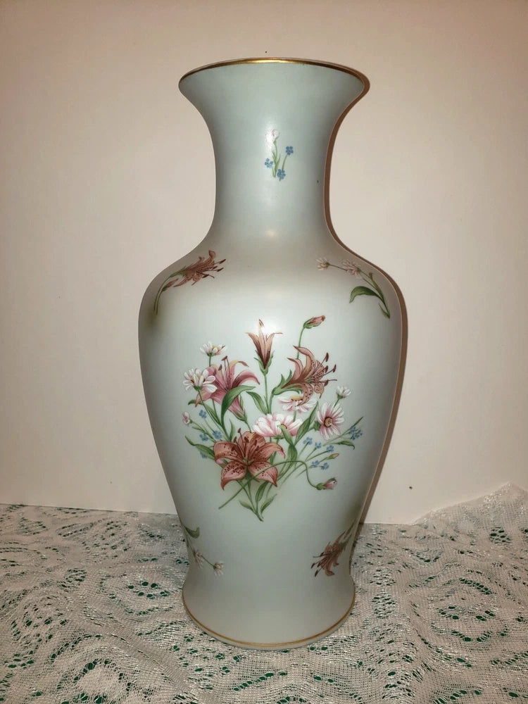 Vinatge Japan COR Brand 1987 Porcelain Day Lily Pattern Vase 12 1/2" Lily
