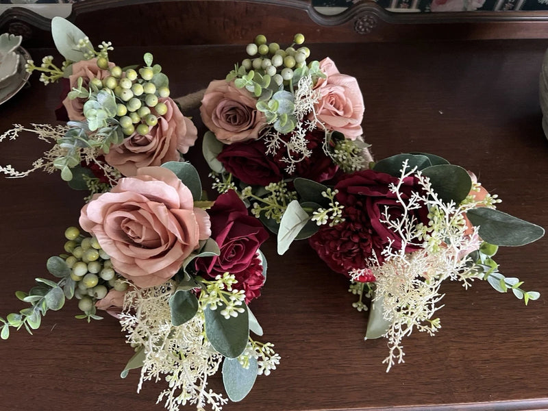 Wedding bridesmaid Bouquets, Lings Moments boutonni�res & Wristlet Corgages Bouquet